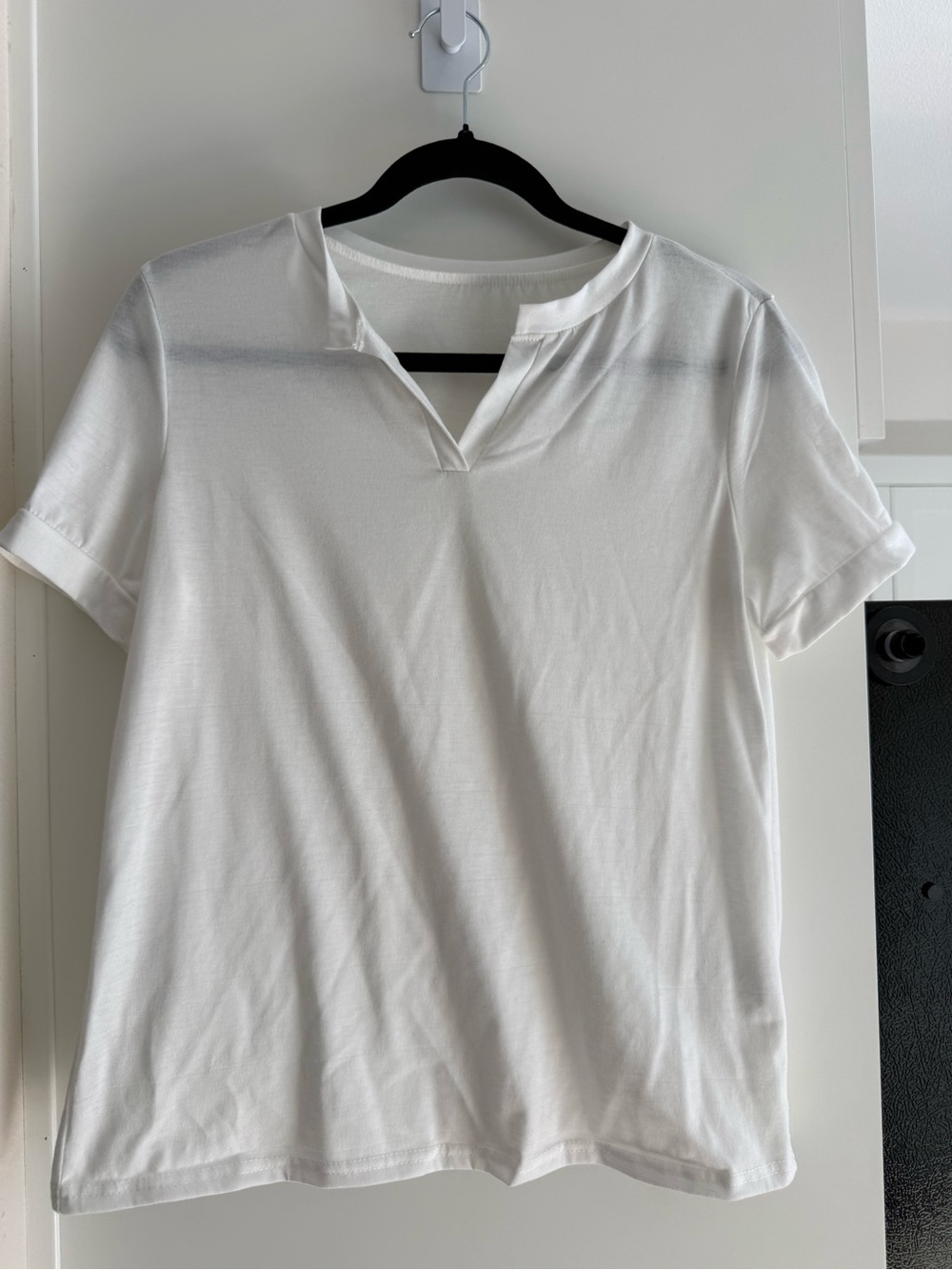 W White Split V-Neck Short Sleeve Tee Cuffed Sleeves Size M